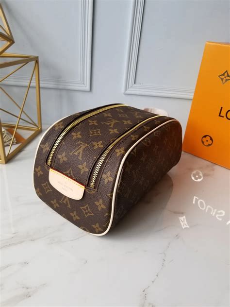 fake louis vuitton toiletry bag|toiletry pouch louis vuitton 26.